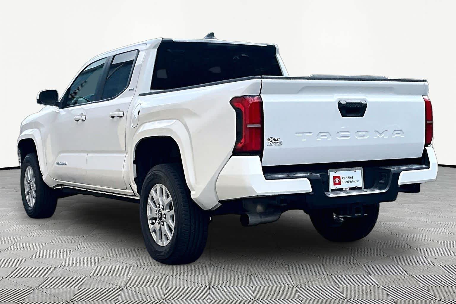 Used 2024 Ice Cap Toyota SR5 image 12