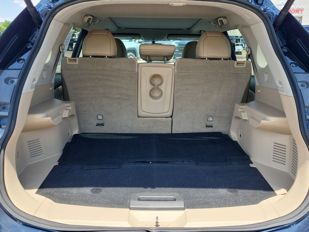 Used 2016 Blue Nissan SL image 19