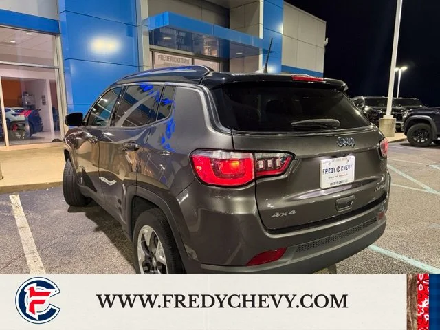 Used 2019 Gray Jeep Limited 4x4 image 7