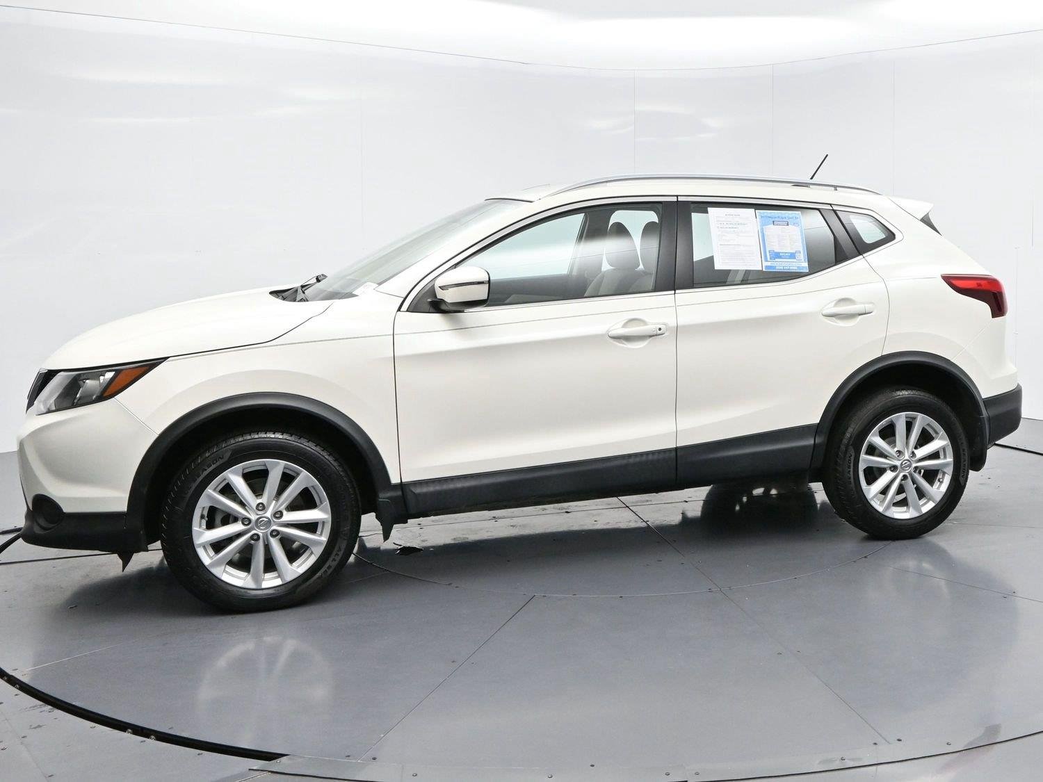 Used 2018 Pearl White Nissan SV image 4