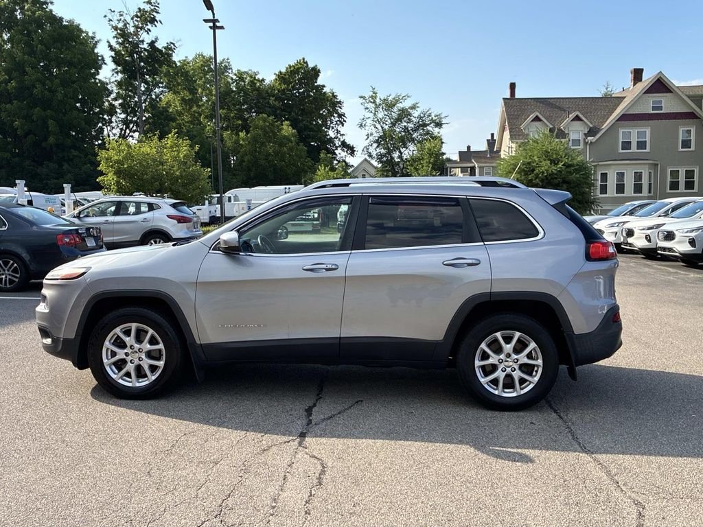 Used 2014 Silver Jeep Latitude image 4