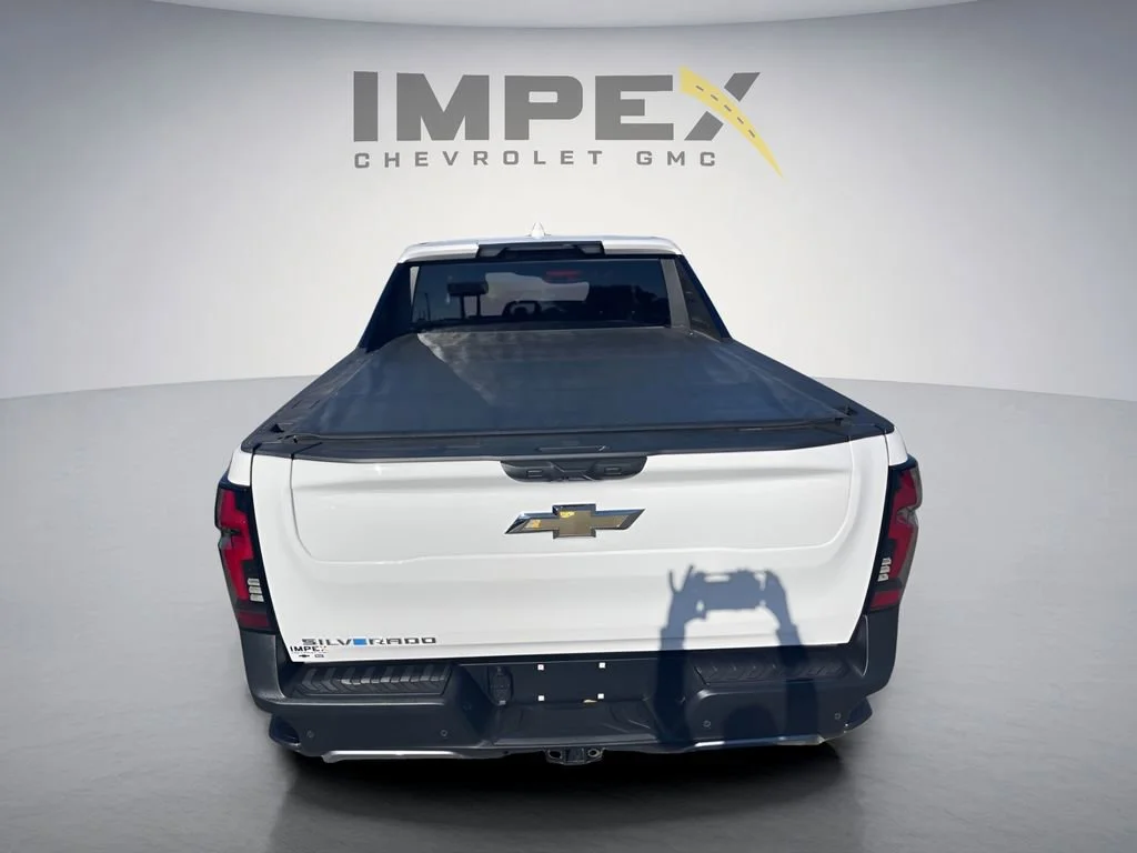 Used 2025 Summit White Chevrolet LT - Extended Range image 6