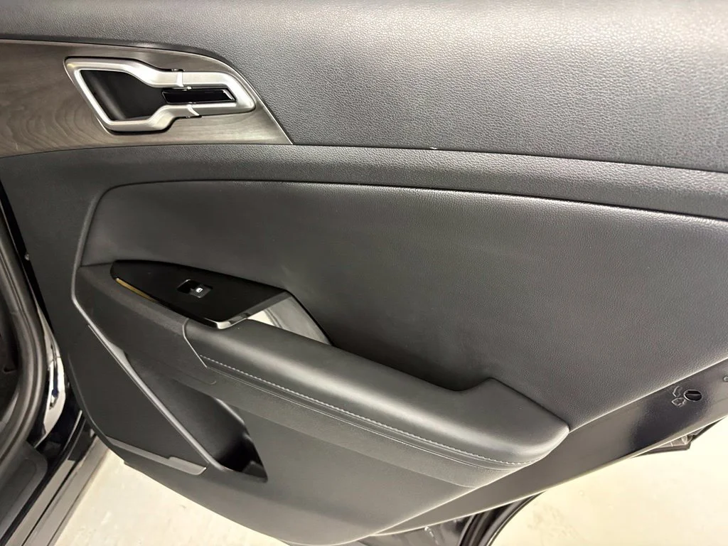 Used 2023 Black Kia X-Line image 38