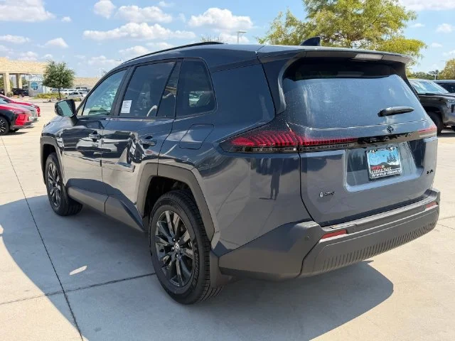 New 2026 Cloud Toyota XLE Premium image 9