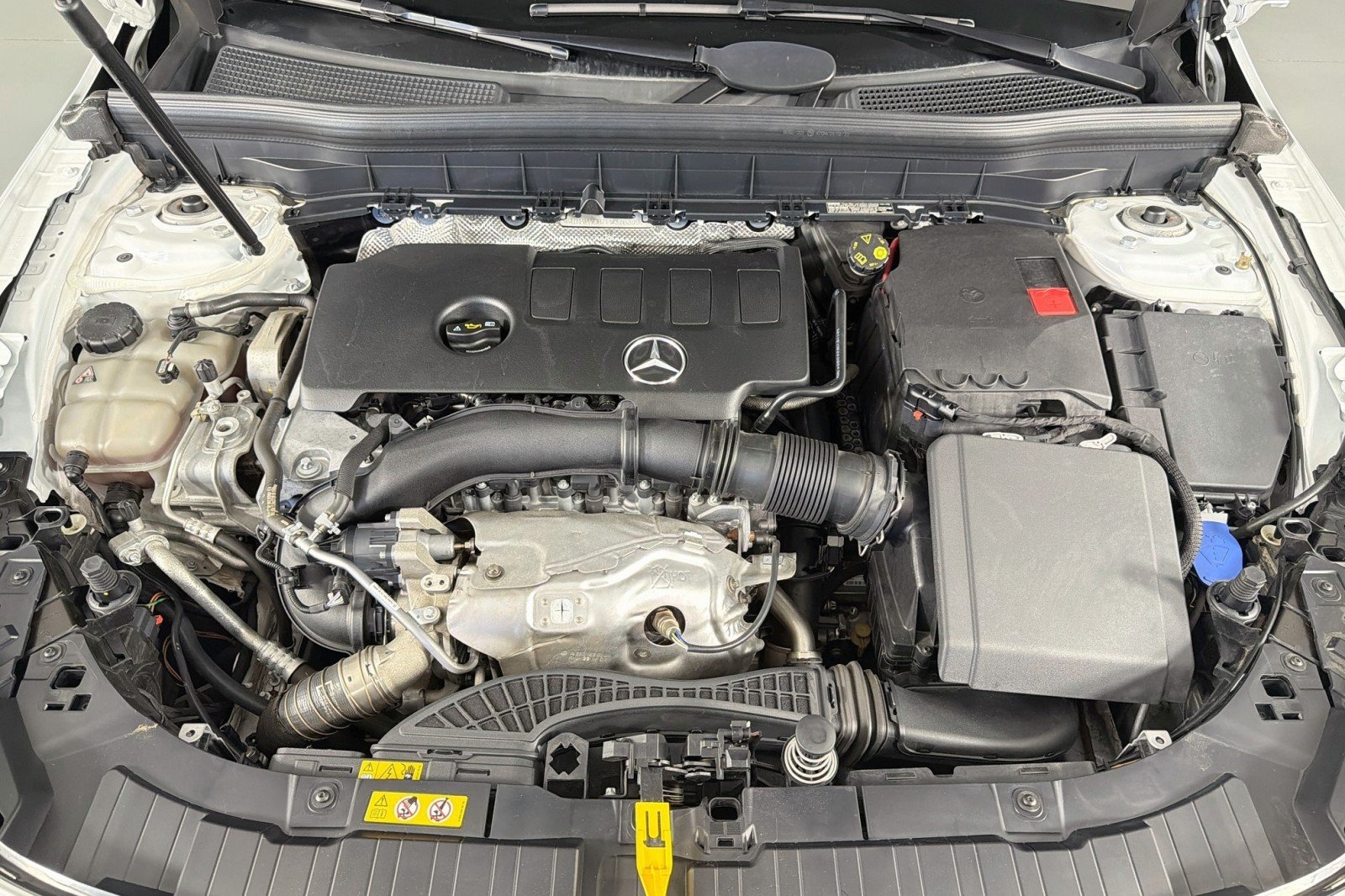 Used 2023 Digital White Metallic Mercedes-Benz 250 image 11