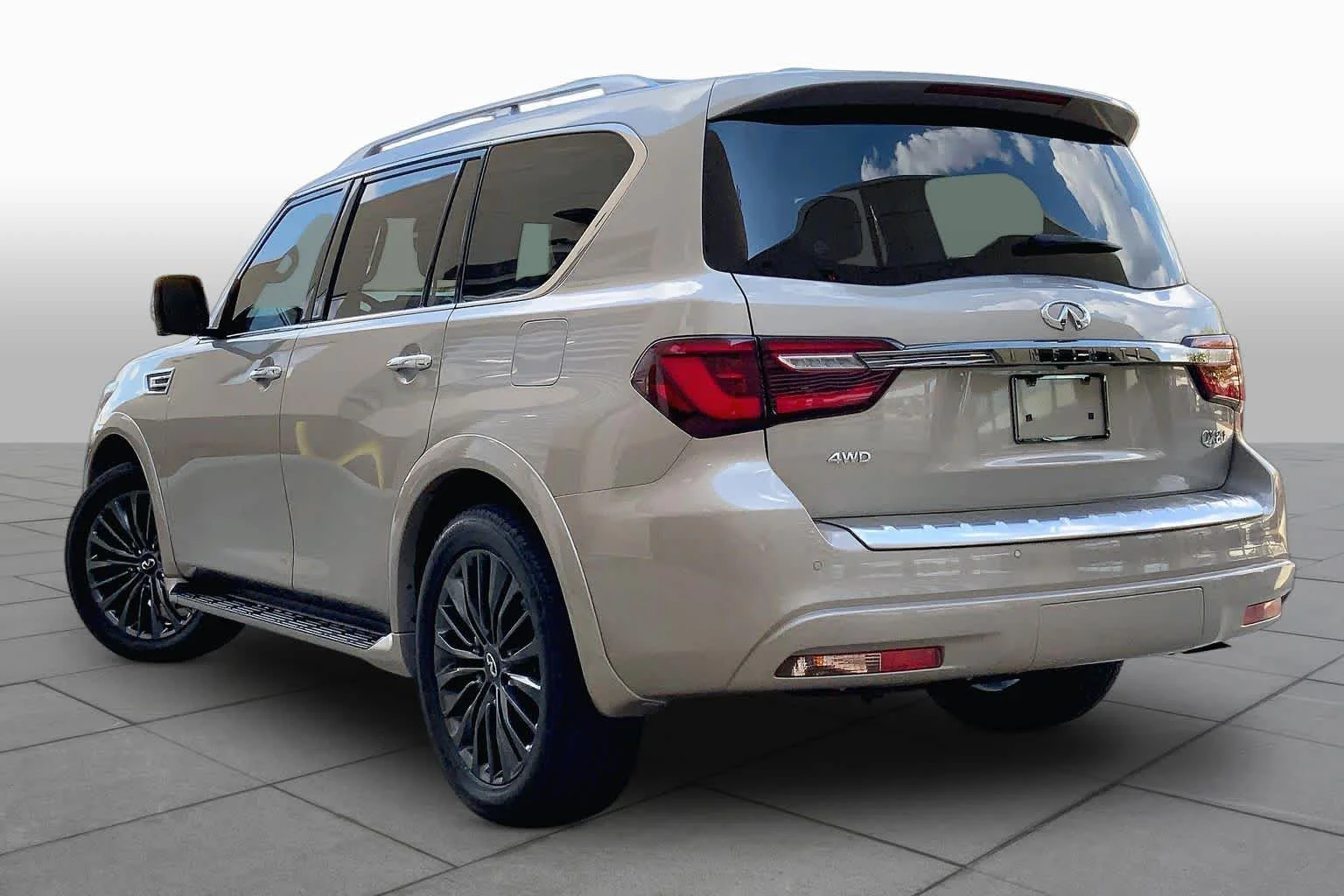 Used 2023 Champagne Quartz INFINITI PREMIUM SELECT image 12