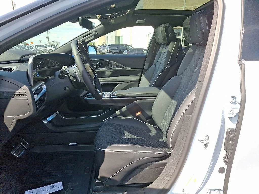 2026 Cadillac LYRIQ V Premium - Photo 6
