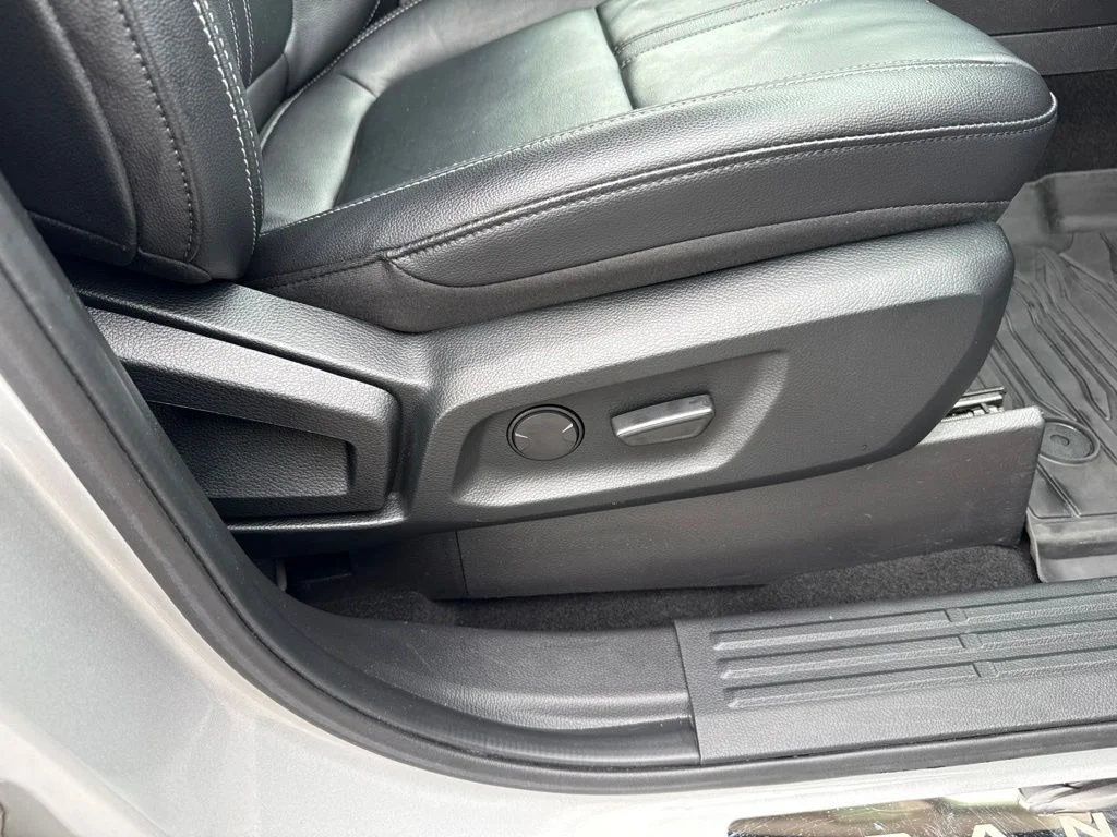 Certified Used 2019 Ingot Silver Ford Lariat image 34