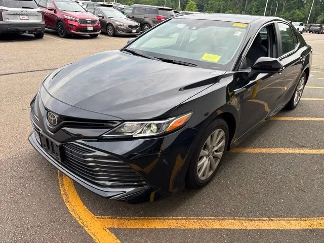 Used 2018 Midnight Black Metallic Toyota LE image 3