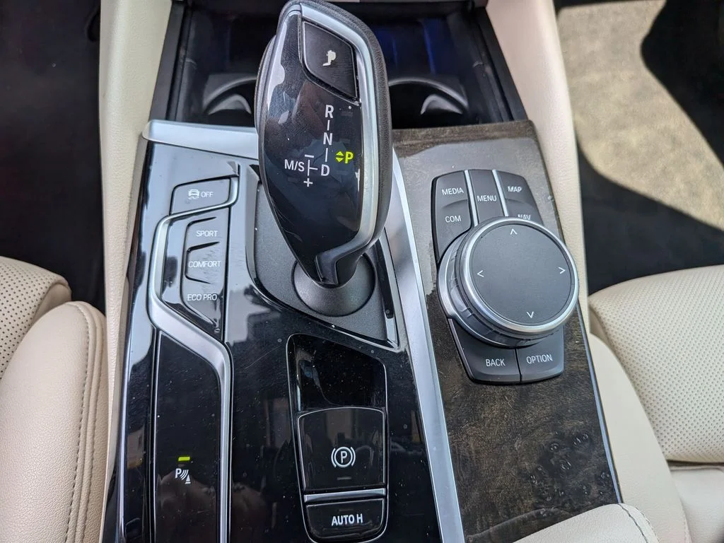 Used 2022 Blue BMW 530i xDrive image 21