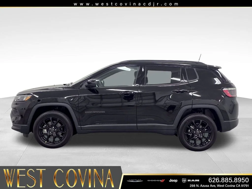 New 2026 Diamond Black Crystal Pearl-Coat Exterior Paint Jeep Latitude image 8