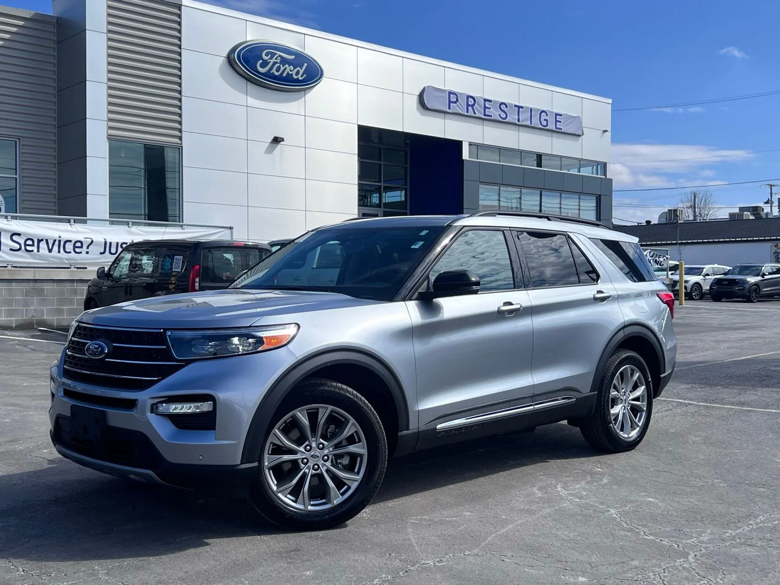 2024 Ford Explorer XLT 4WD's photo