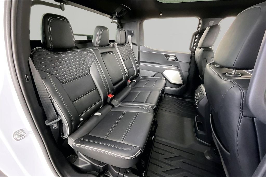 Used 2025 White GMC Denali image 23