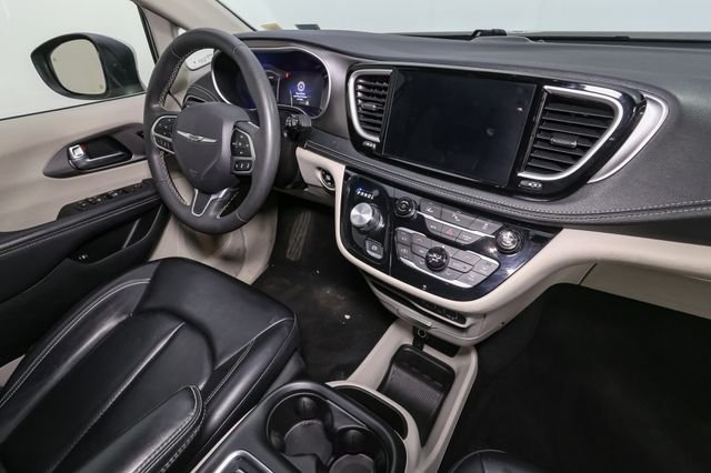 Used 2023 Silver Chrysler Touring L image 18