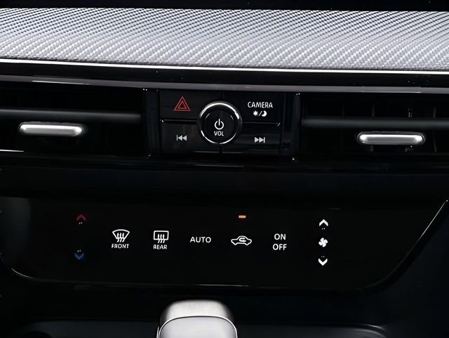 Used 2025 Super Black Nissan SR image 13