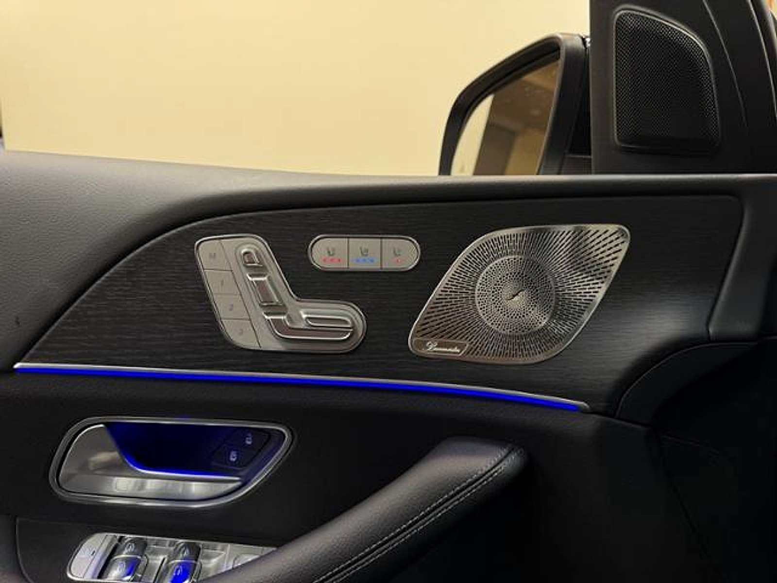 Certified Used 2025 Obsidian Black Metallic Mercedes-Benz GLS 450 image 6