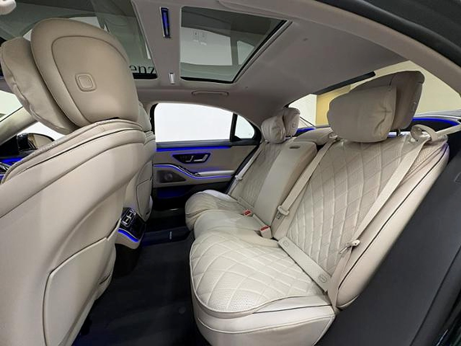 New 2026 Emerald Green Metallic Mercedes-Benz S 580 image 17