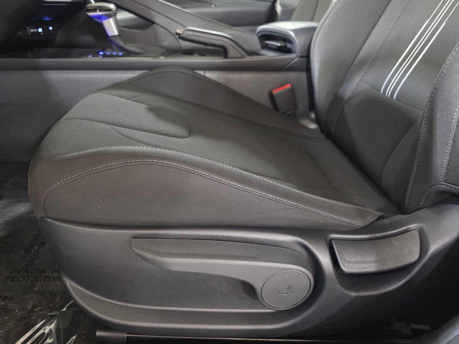 Used 2025 Abyss Black Hyundai SEL Sport image 23