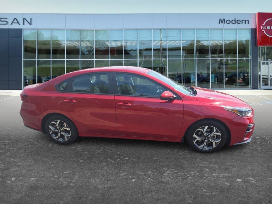 Used 2021 Currant Red Kia LXS image 4