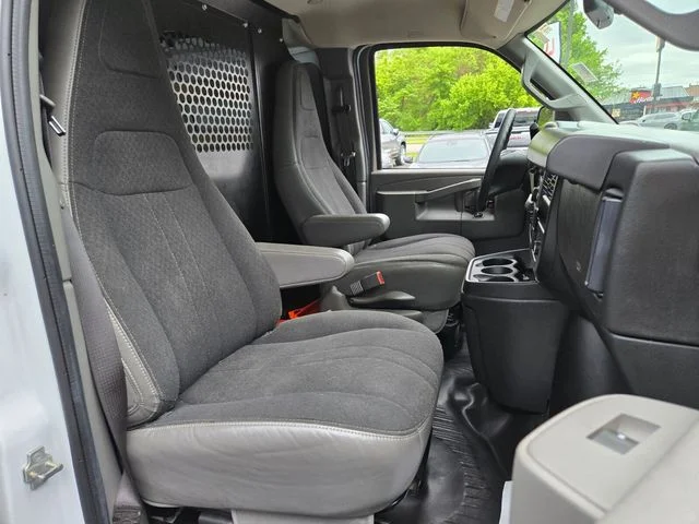 Used 2023 White GMC Work Van image 17