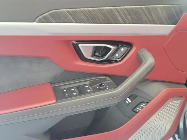 Used 2020  Lamborghini Base image 7