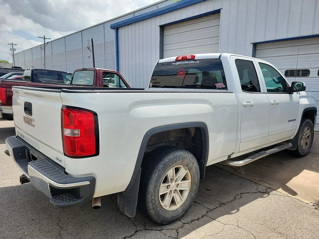 Used 2016 Summit White GMC SLE image 4