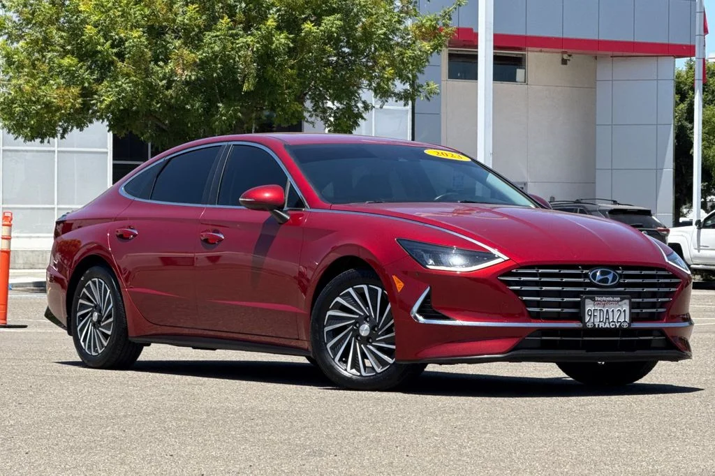 Used 2023 Red Hyundai SEL image 2