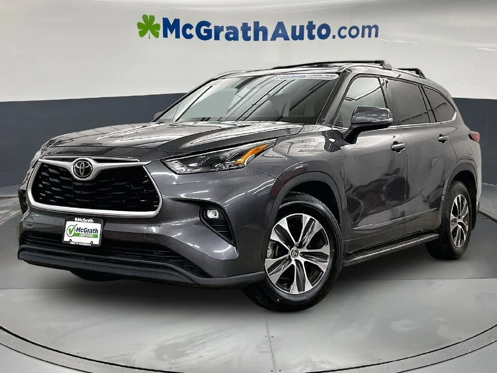 Used 2022 Gray Toyota XLE image 2