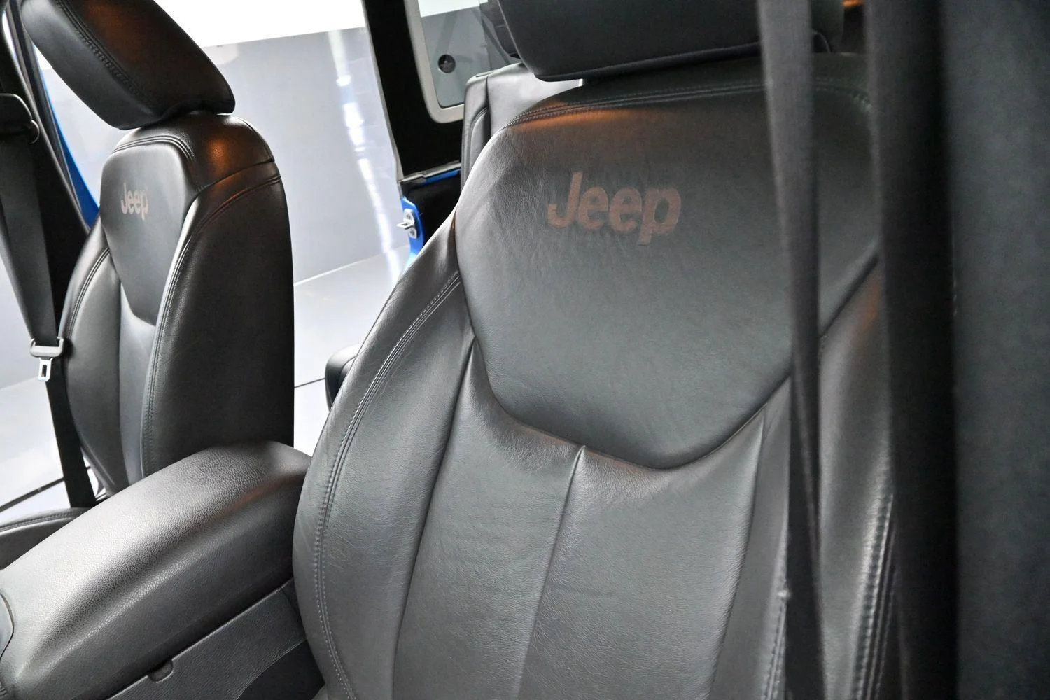 Used 2016 Hydro Blue Pearl Jeep Rubicon image 14
