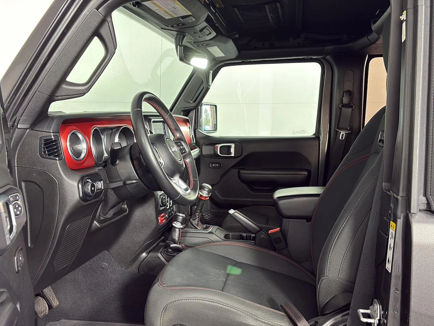 Used 2019 Granite Crystal Metallic Clearcoat Jeep Rubicon image 17