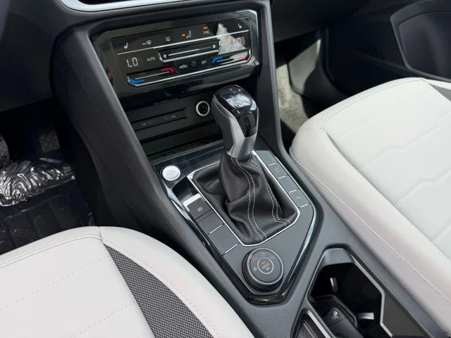 New 2026 Pure White Volkswagen 1.5T SE image 13