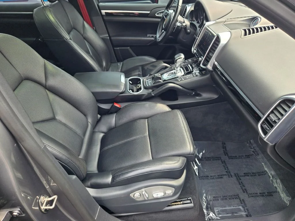 Used 2017  Porsche S image 6