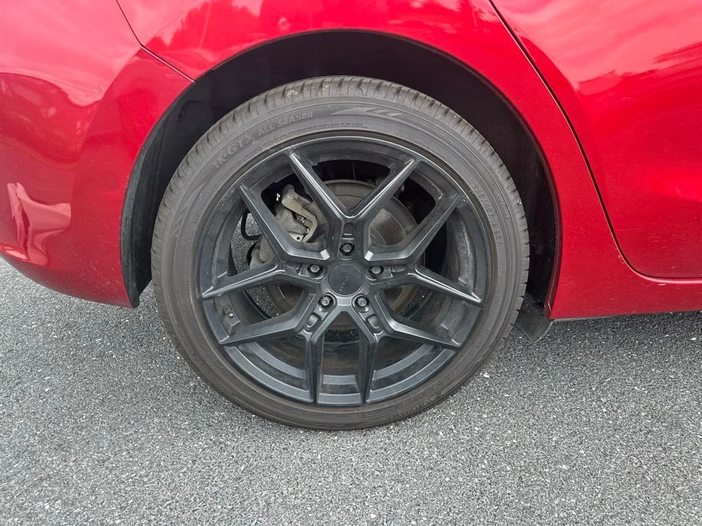 Used 2018 Red Metallic Mazda Grand Touring image 6