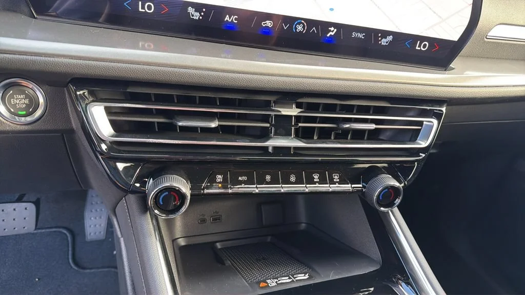 New 2027 Mosaic Black Metallic Chevrolet LT image 29