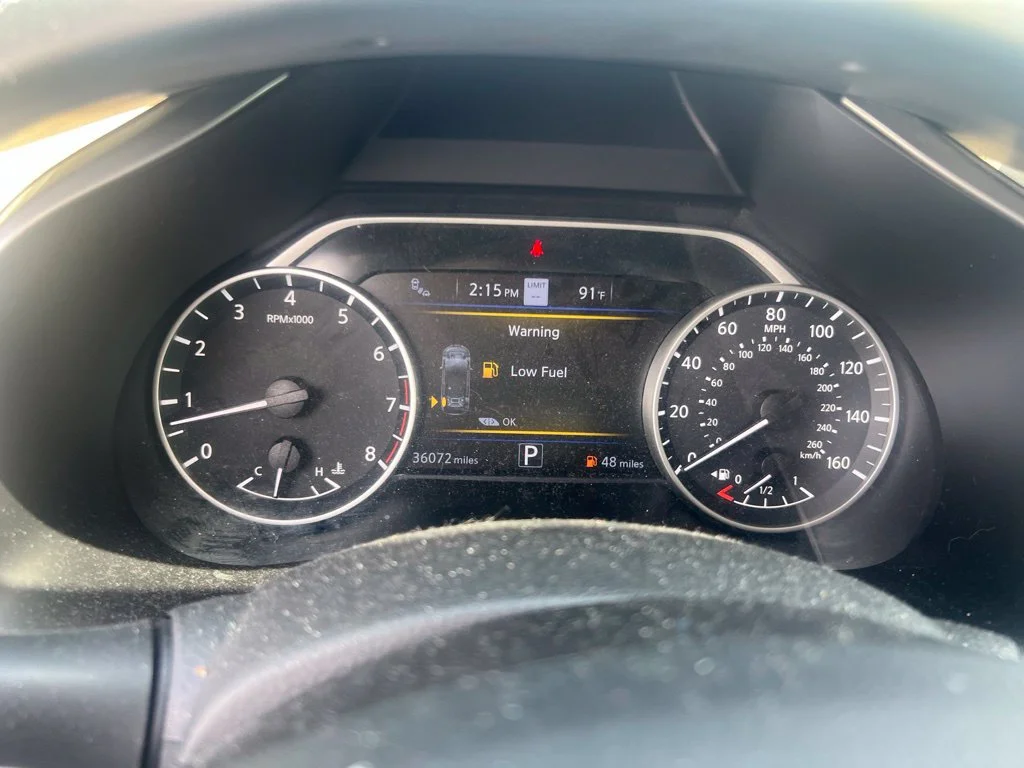 Used 2022 White Nissan SL image 19