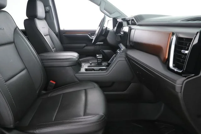 Used 2024 White GMC Denali image 33