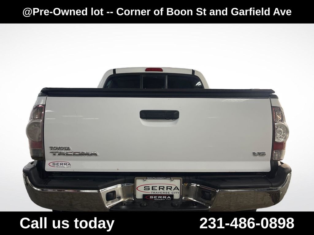 Used 2013 White Toyota Base image 4