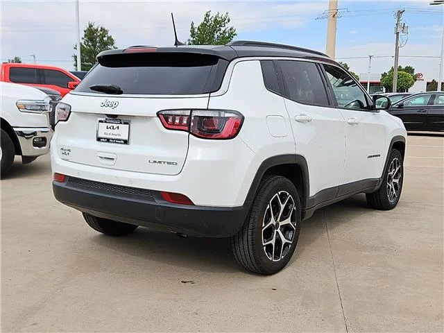 Used 2025 White Jeep Limited 4x4 image 3
