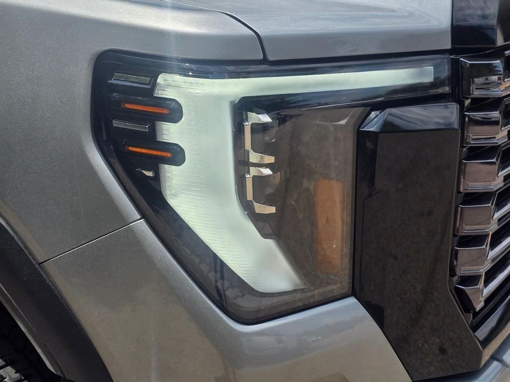 Used 2025 Silver GMC Denali Ultimate image 4