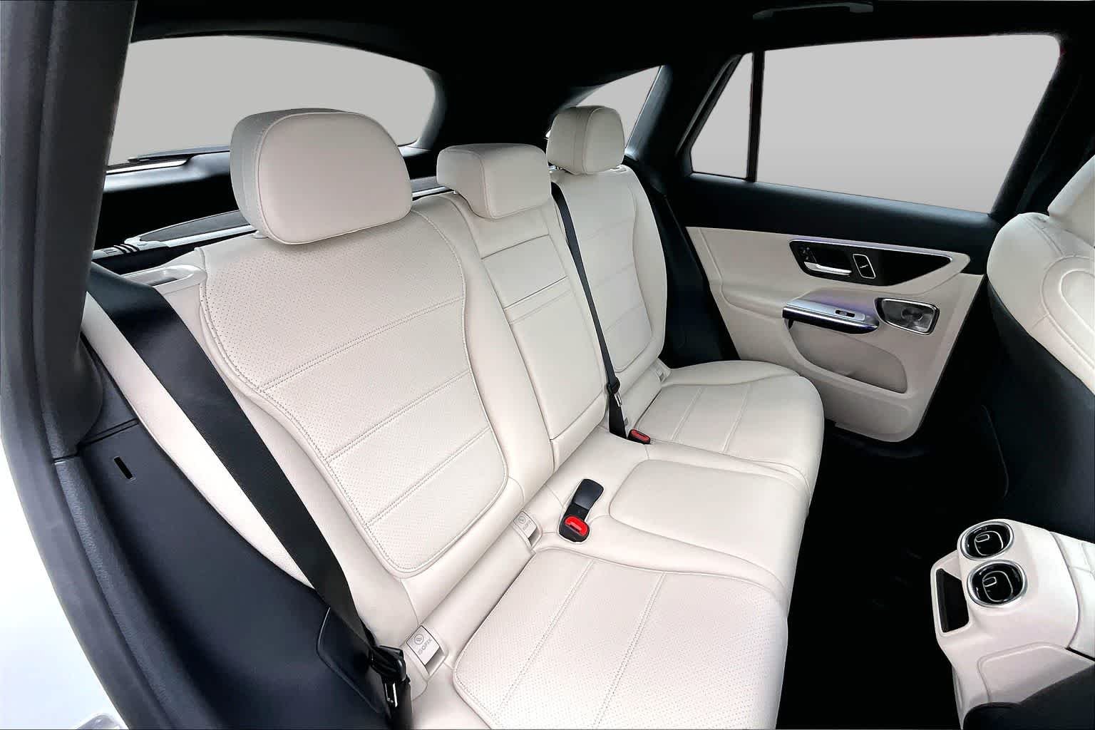 Used 2026 Polar White Mercedes-Benz GLC 300 image 38