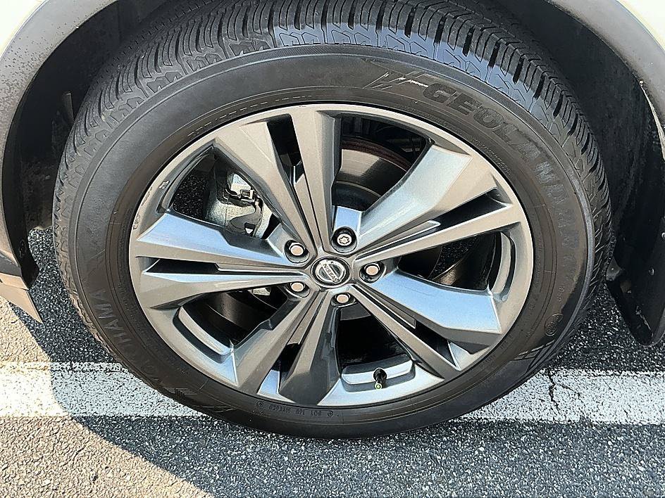 Used 2019 Pearl White Tricoat Nissan Platinum image 10