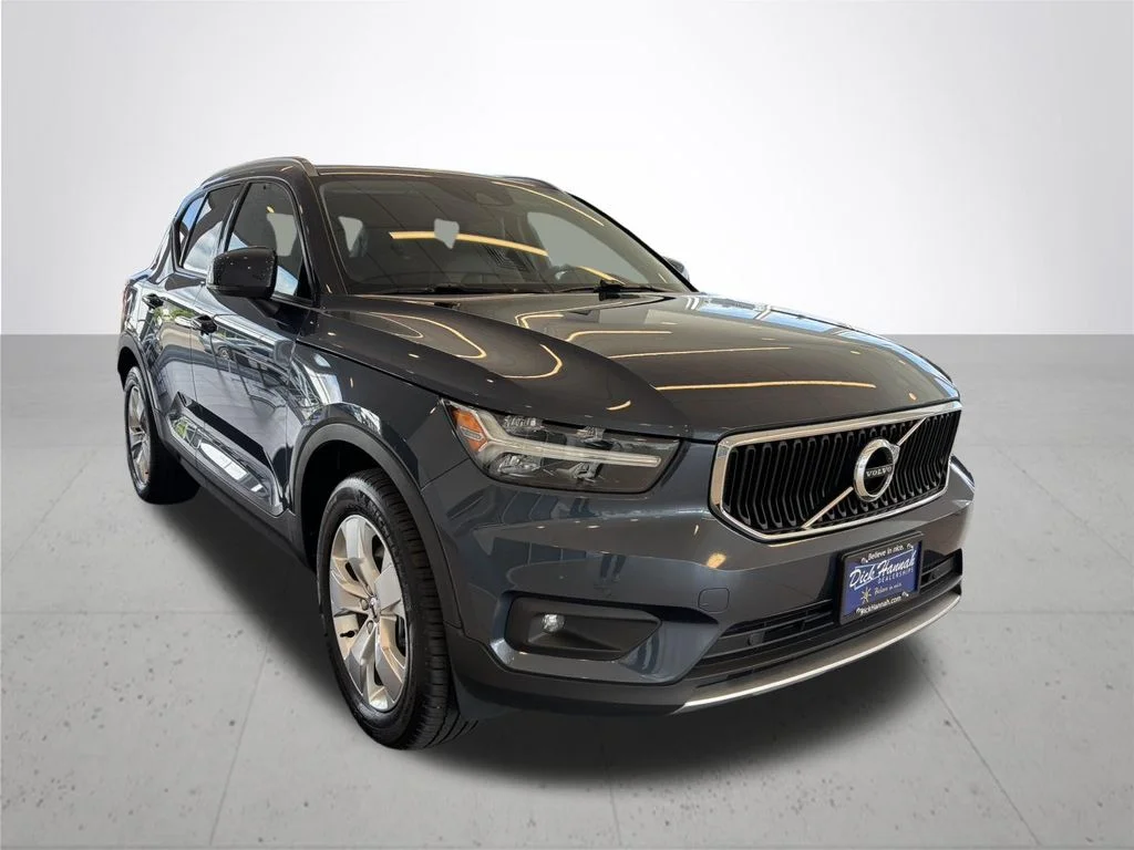 Used 2022 Blue Volvo Momentum image 5