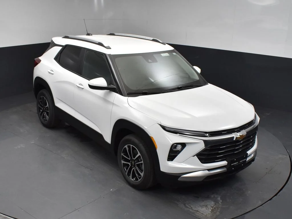 New 2026 Summit White Chevrolet LT image 31