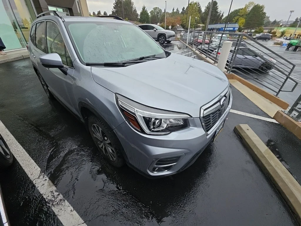 Used 2019 Ice Silver Metallic Subaru Limited image 2