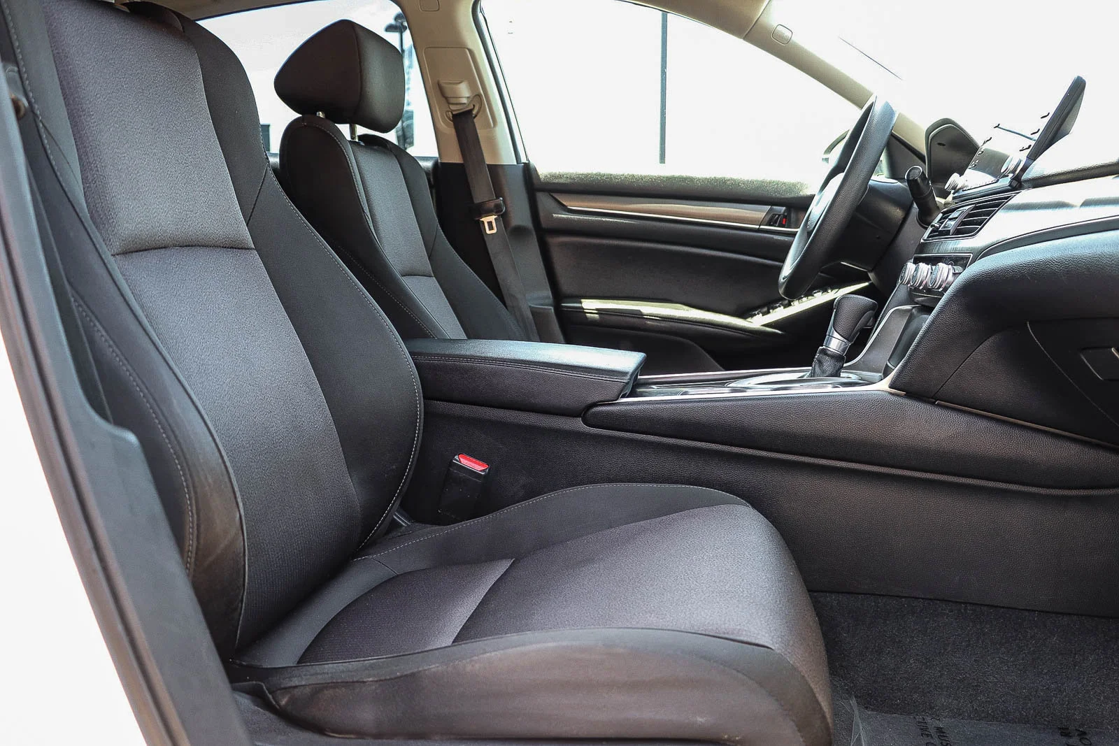 Used 2020 Platinum White Pearl Honda LX image 21