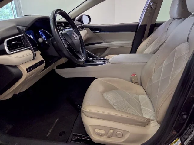 Used 2018 Brown Toyota XLE image 12