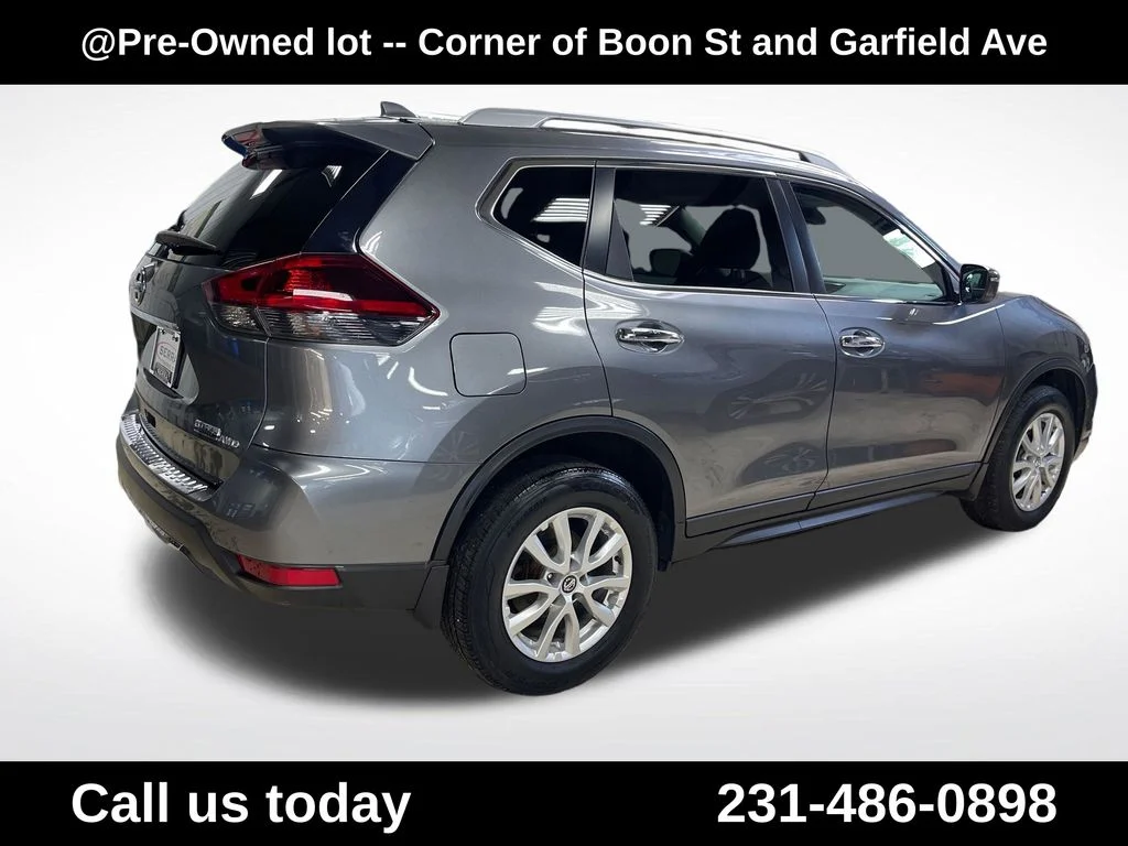 Used 2020 Gray Nissan S image 7