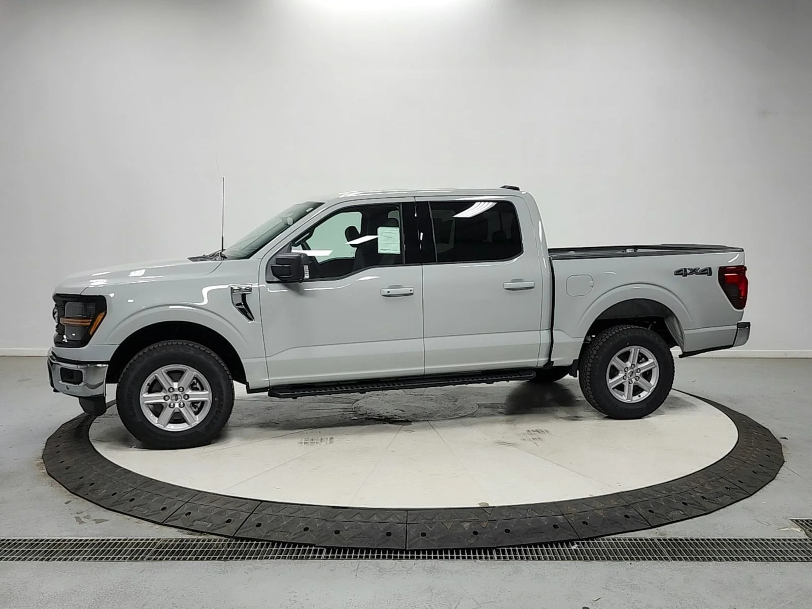 New 2026 White Ford XLT image 4
