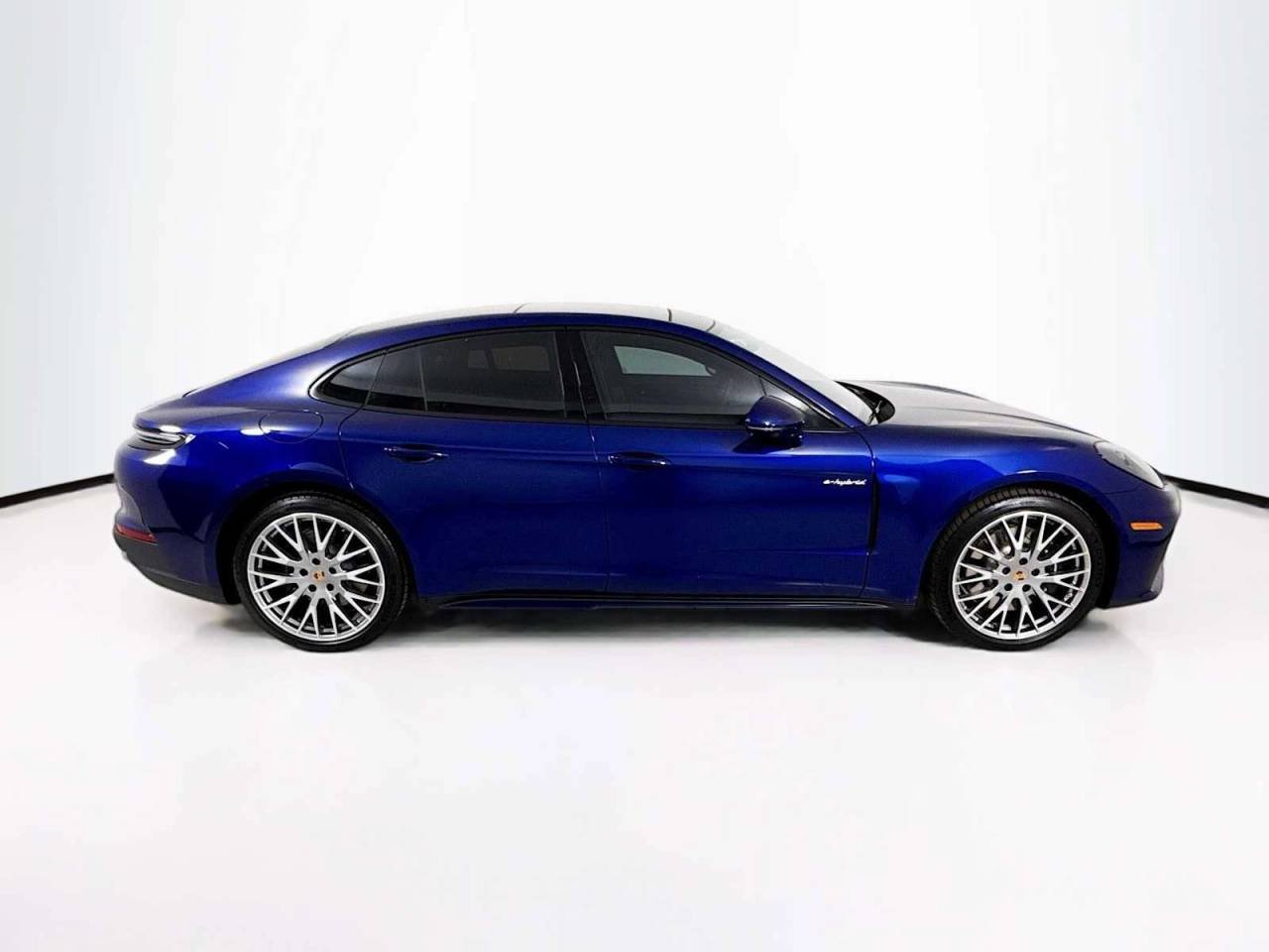 2026 Porsche Panamera 4 E-Hybrid - Photo 8