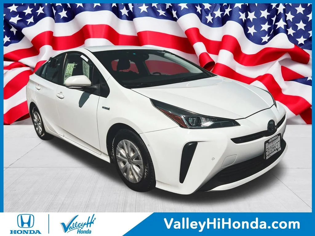 2021 Toyota Prius LE FWD's photo